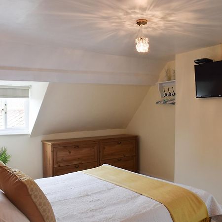 Honeyz Hideaway Villa Whitby Exterior photo