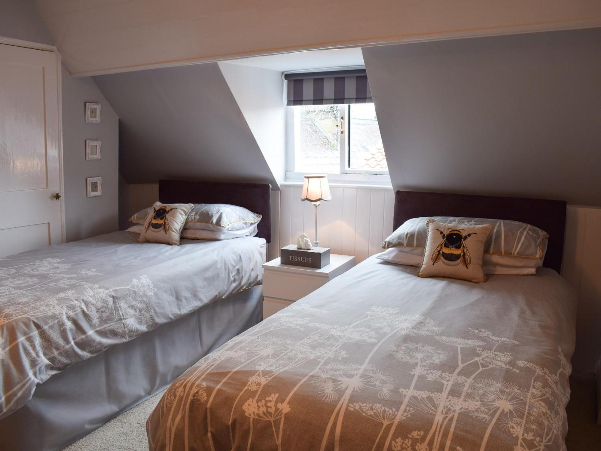 Honeyz Hideaway Villa Whitby Exterior photo